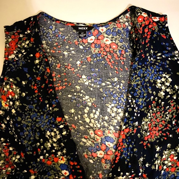 Floral Off The Shoulder Wrap Top - Picture 4 of 4